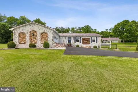 373 Greenfield Dr, Winchester, VA 22603