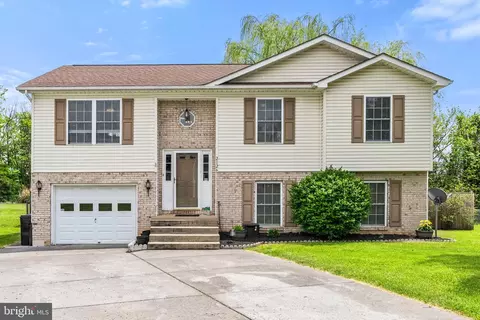 2126 Mark Dr, Middletown, VA 22645