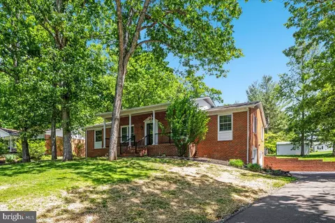 110 Oak Ridge Dr, Stephens City, VA 22655
