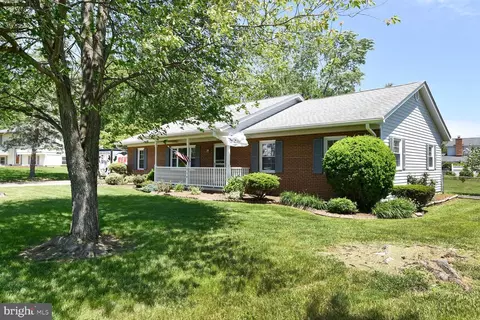 314 Fredericktowne Dr, Stephens City, VA 22655
