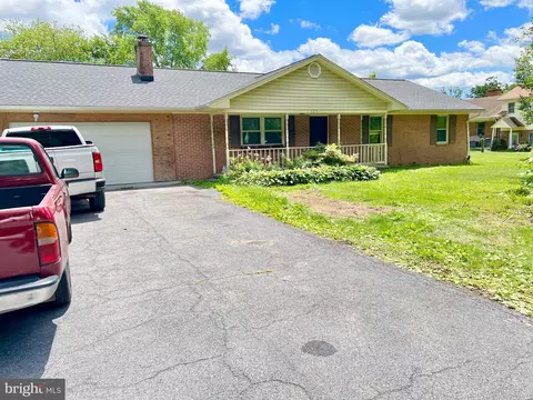 105 Caroline Ave, Stephens City, VA 22655