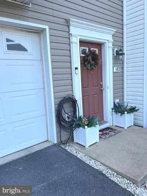 102 Zephyr Ln, Winchester, VA 22602