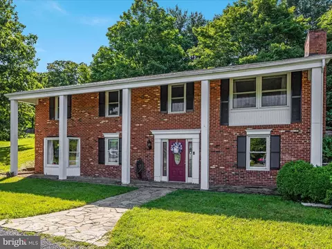 106 Lakeside Dr, Stephens City, VA 22655