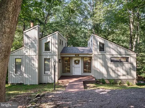 405 Northwood Cir, Cross Junction, VA 22625