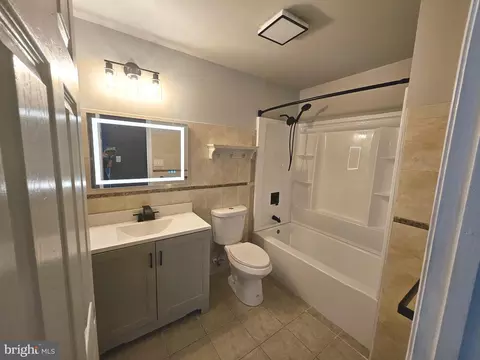 Bath - 112 Eagle Trl, Winchester, VA 22602 photo 3 of 8