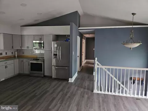 Entry Way - 112 Eagle Trl, Winchester, VA 22602 photo 4 of 21