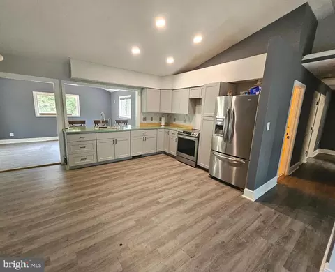 Entry Way - 112 Eagle Trl, Winchester, VA 22602 photo 7 of 21