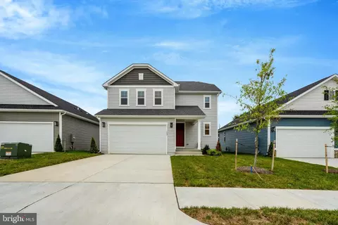102 Midsummer Ln, Middletown, VA 22645
