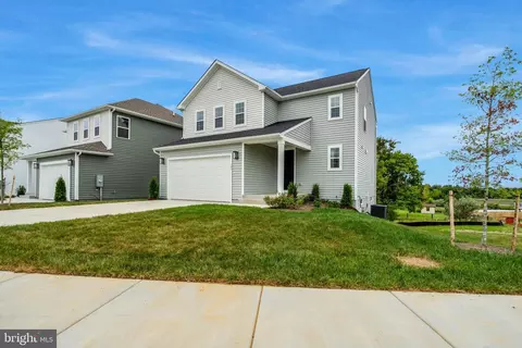 107 Midsummer Ln, Middletown, VA 22645