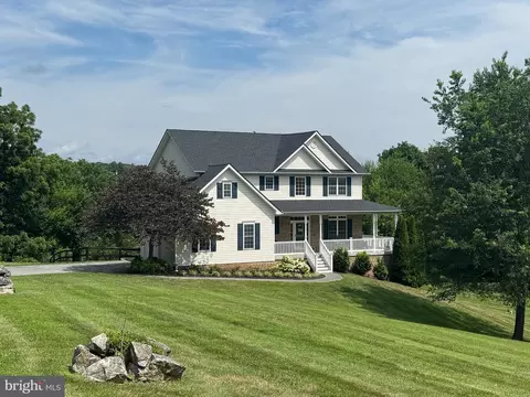 200 High St, Middletown, VA 22645