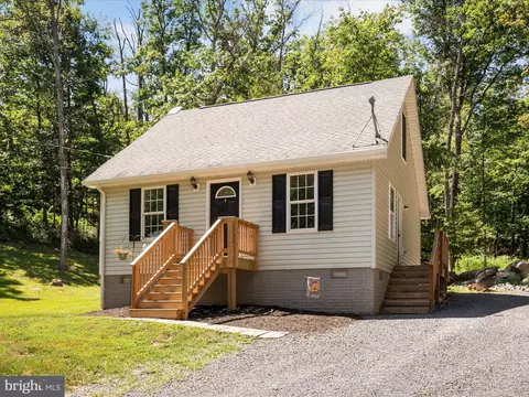 208 Opossum Trl, Winchester, VA 22602