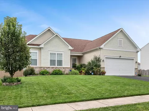 571 Town Run Ln, Stephens City, VA 22655