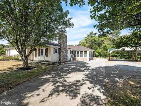 902 Carpers Pike, Gore, VA 22637