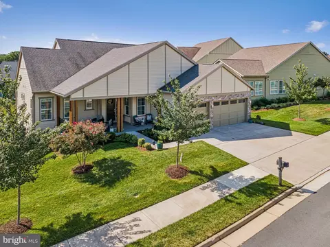 102 Phoebe Ct, Lake Frederick, VA 22630