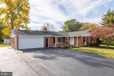 204 Laurel Hill Dr, Stephens City, VA 22655