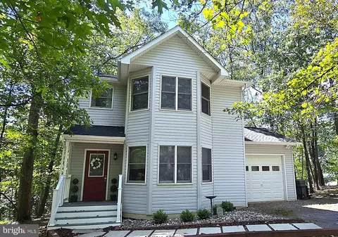 100 Greenbriar Cir, Cross Junction, VA 22625