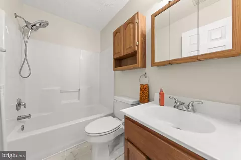 Bath - 106 Sutton Ct, Winchester, VA 22601 photo 2 of 2