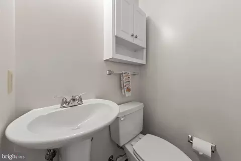 Bath - 106 Sutton Ct, Winchester, VA 22601 photo 1 of 2