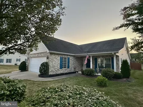 128 Spanish Oak Rd, Stephens City, VA 22655