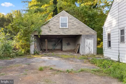 Exterior - 7189 Middle Rd, Middletown, VA 22645 photo 2 of 2