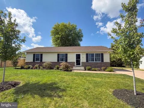 207 Nightingale Ave, Stephens City, VA 22655