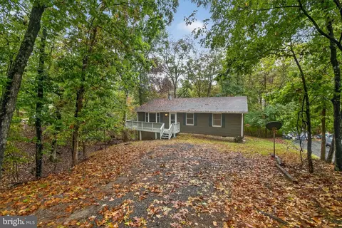 1251 Lakeview Dr, Cross Junction, VA 22625