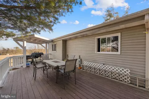 Exterior - 322 Masters Dr, Cross Junction, VA 22625 photo 2 of 6