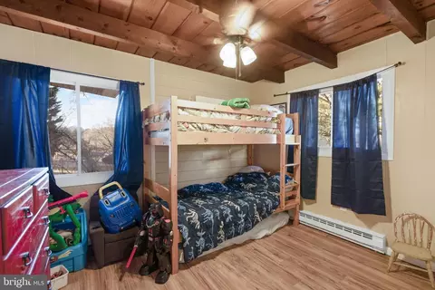 Bedroom - 322 Masters Dr, Cross Junction, VA 22625 photo 1 of 3