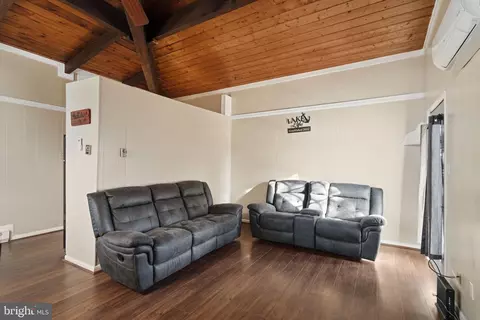 Entry Way - 322 Masters Dr, Cross Junction, VA 22625 photo 2 of 2
