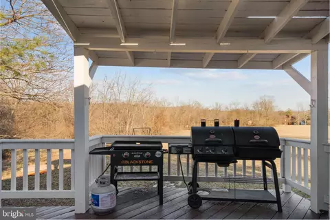 Exterior - 322 Masters Dr, Cross Junction, VA 22625 photo 3 of 6