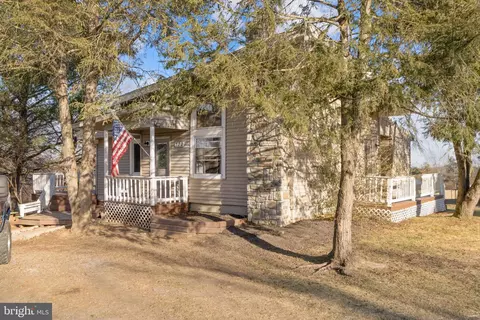 Exterior - 322 Masters Dr, Cross Junction, VA 22625 photo 5 of 6