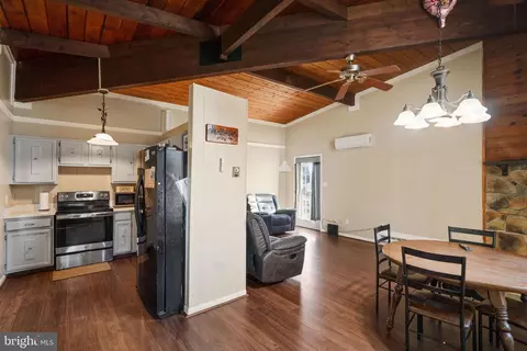 Entry Way - 322 Masters Dr, Cross Junction, VA 22625 photo 1 of 2