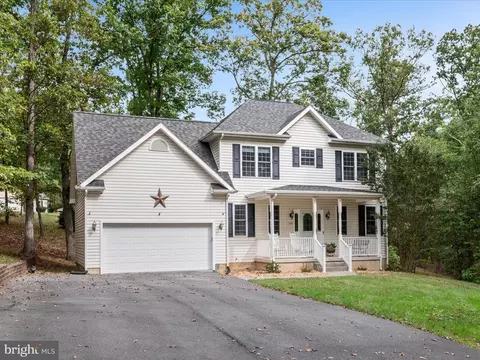200 Dogwood Dr, Cross Junction, VA 22625