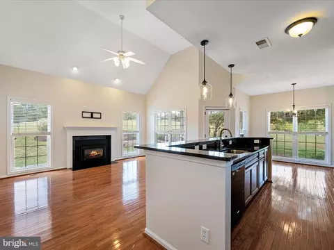 Living - 711 Masters Dr, Cross Junction, VA 22625 photo 1 of 4