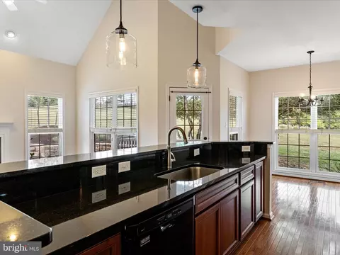 Kitchen - 711 Masters Dr, Cross Junction, VA 22625 photo 3 of 4
