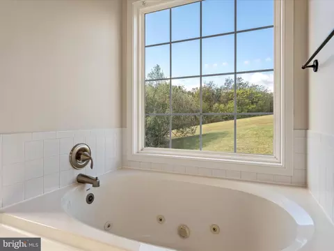 Bath - 711 Masters Dr, Cross Junction, VA 22625 photo 4 of 4