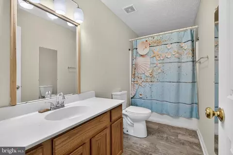 Bath - 2425 Third St, Middletown, VA 22645 photo 1 of 3