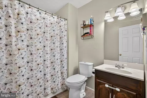 Bath - 2425 Third St, Middletown, VA 22645 photo 2 of 3