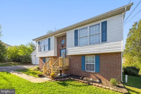 Exterior - 2425 Third St, Middletown, VA 22645 photo 6 of 18