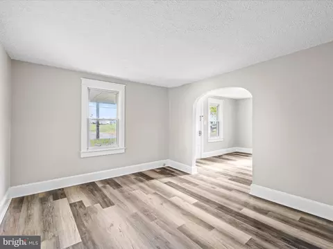 Living - 298 Bufflick Rd, Winchester, VA 22602 photo 1 of 2
