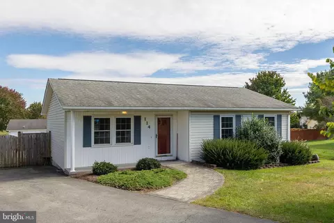 114 Golden Pond Cir, Stephens City, VA 22655