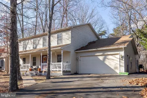 308 Laurel Dr, Cross Junction, VA 22625
