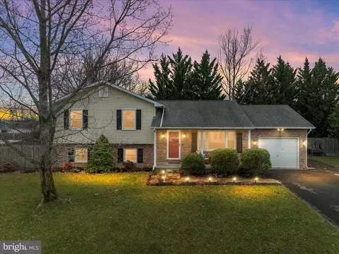 305 Bluebird Dr, Stephens City, VA 22655
