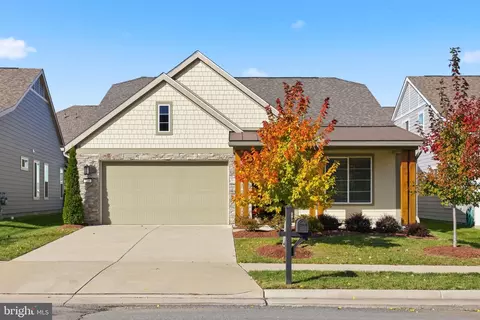 118 Milkweed Dr, Lake Frederick, VA 22630