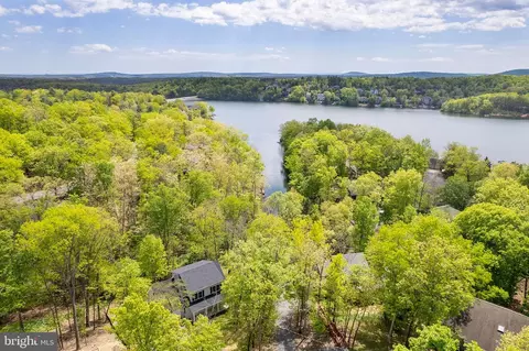 109 Sycamore Pl, Cross Junction, VA 22625