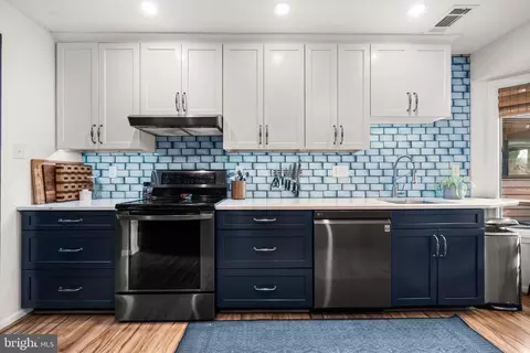 Kitchen - 323 Masters Dr, Cross Junction, VA 22625 photo 3 of 5