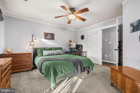 Bedroom - 323 Masters Dr, Cross Junction, VA 22625 photo 3 of 7