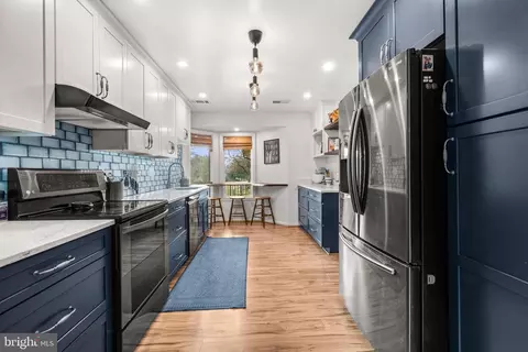 Kitchen - 323 Masters Dr, Cross Junction, VA 22625 photo 4 of 5