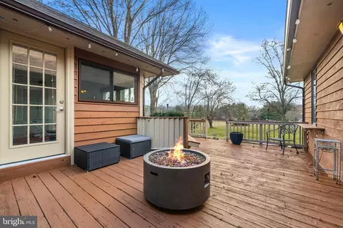 Exterior - 323 Masters Dr, Cross Junction, VA 22625 photo 4 of 7
