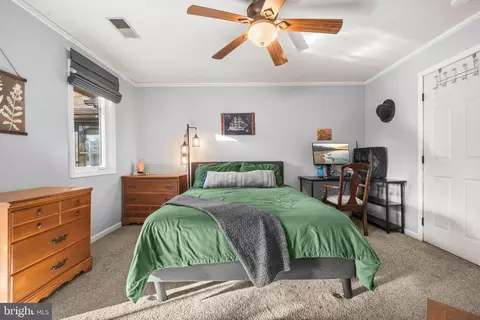 Bedroom - 323 Masters Dr, Cross Junction, VA 22625 photo 4 of 7
